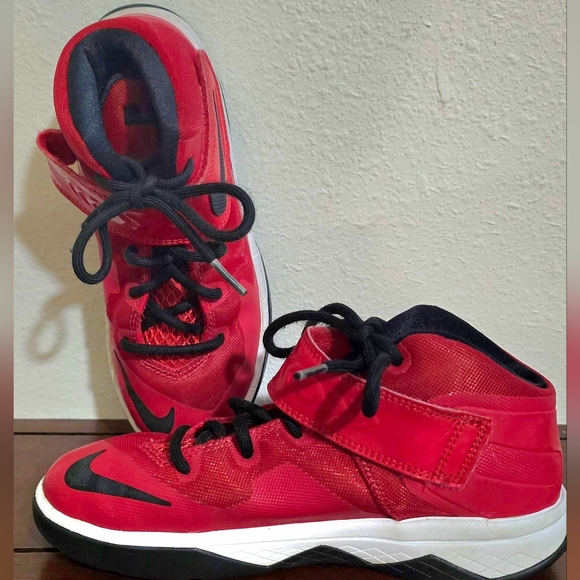 Nike Zoom LeBron James Soldier, size 2 Red Sneakers - Picture 3 of 9